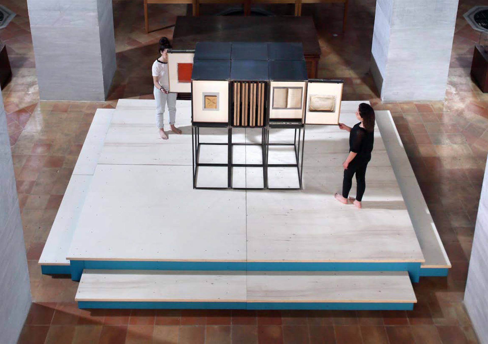 Eva Frapiccini, <i>Il Pensiero che non diventa Azione avvelena l’Anima</i>, Archivio Storico di Palermo, 2018 © Alessandro Di Giugno