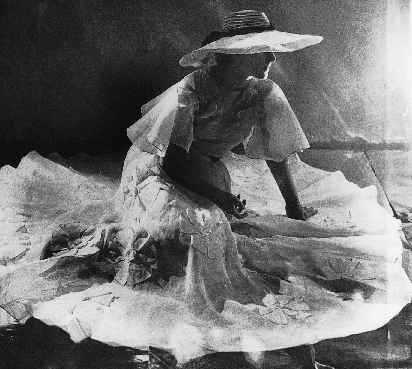 <div>Dora Maar,&nbsp;<i>Meret Oppenheim</i>, 1936</div><div>Courtesy LEVY Galerie, Hamburg</div><div>© Dora Maar by SIAE 2019</div>